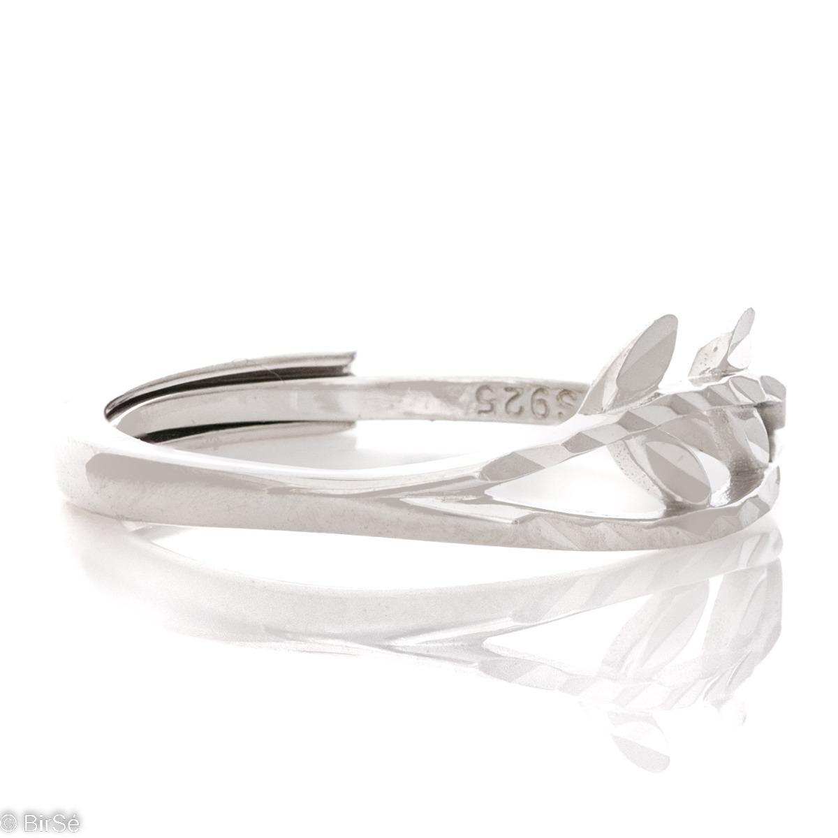 Елегантен Сребърен Пръстен с Клонче от Родирано Сребро
