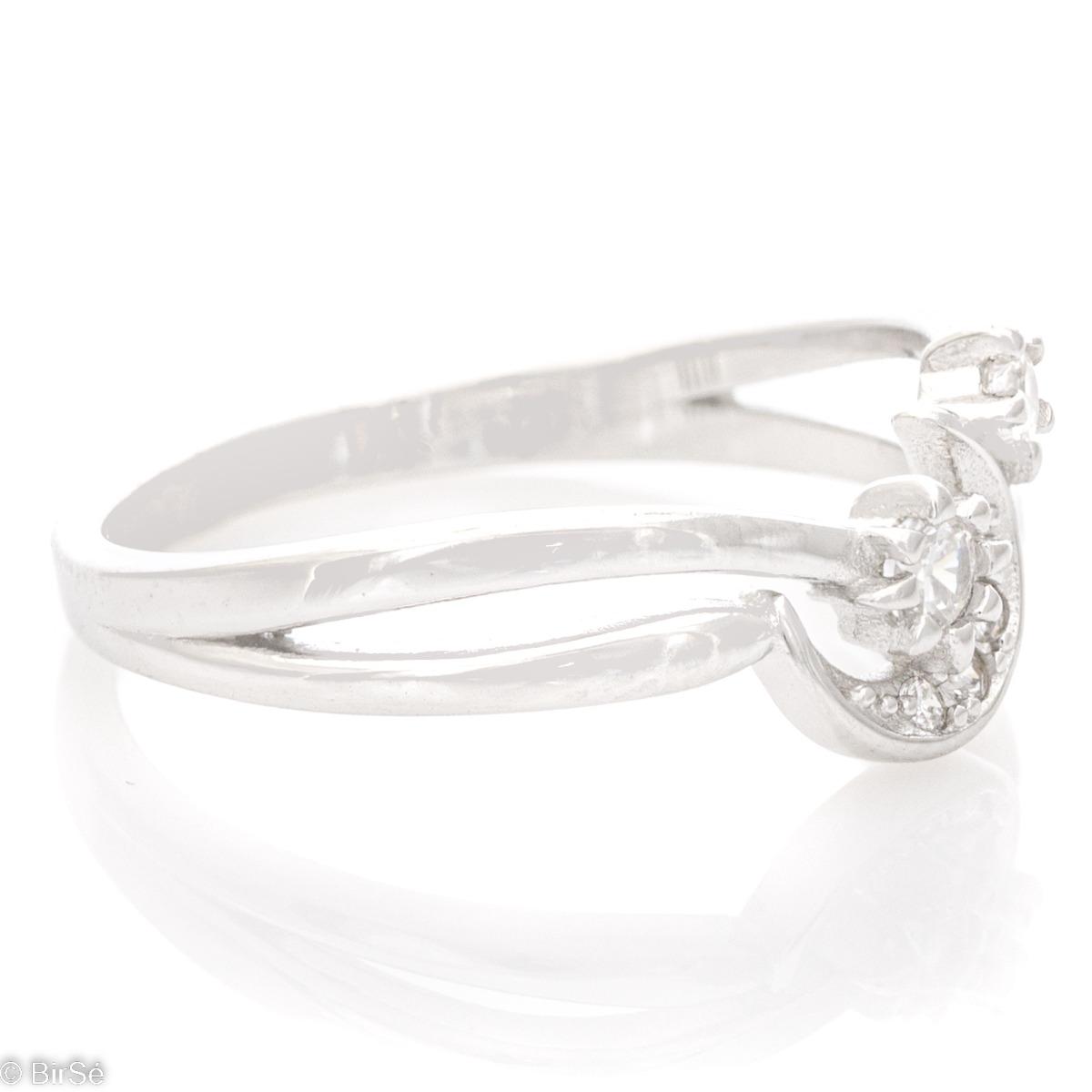 Изключително Изящен Сребърен Пръстен с Небесни Мотиви и Циркони