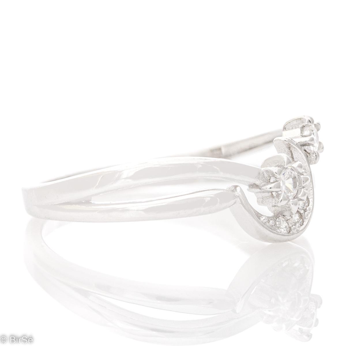 Изключително Изящен Сребърен Пръстен с Небесни Мотиви и Циркони