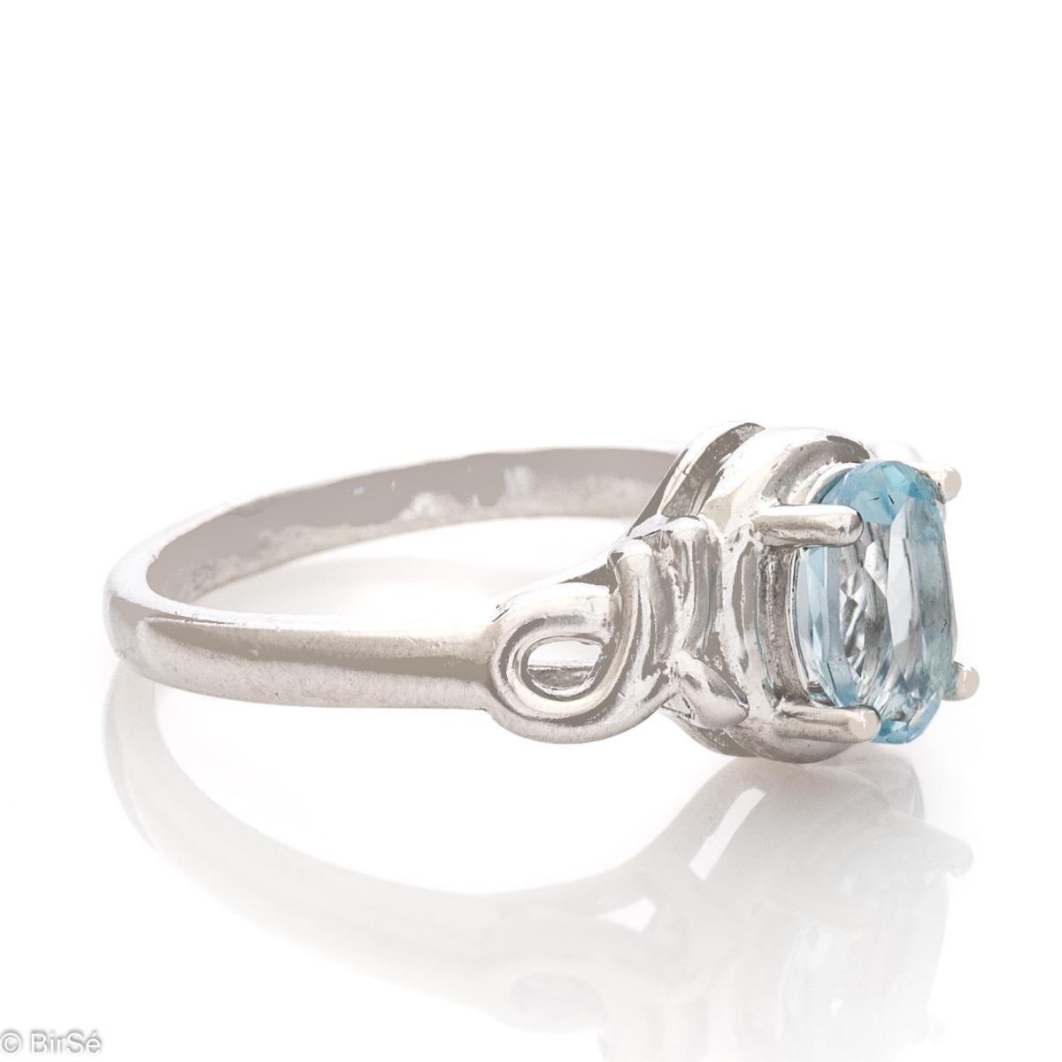 Изящен Сребърен Пръстен с Небесносин Топаз