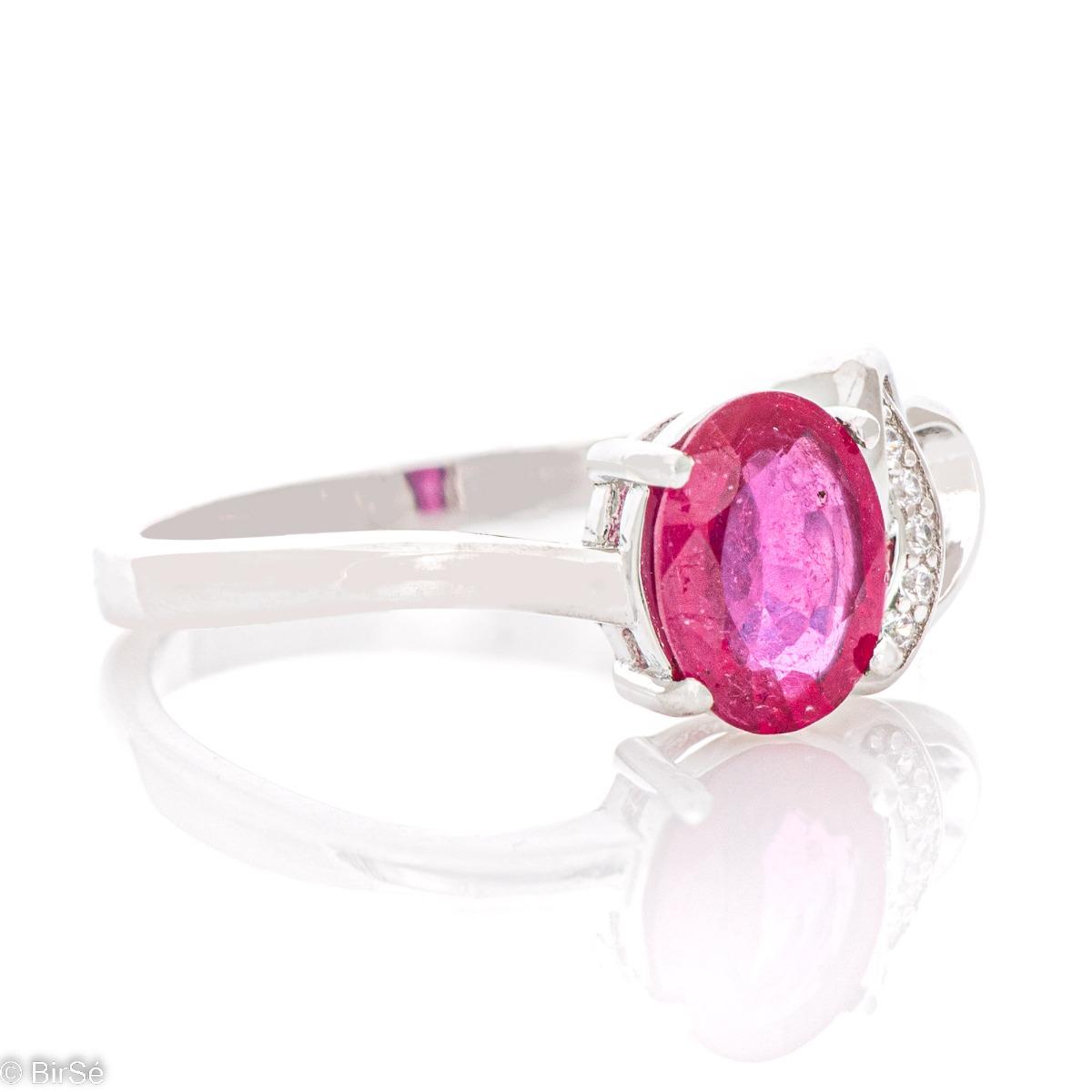 Ефектен Сребърен Пръстен Сърце с Естествен Рубин