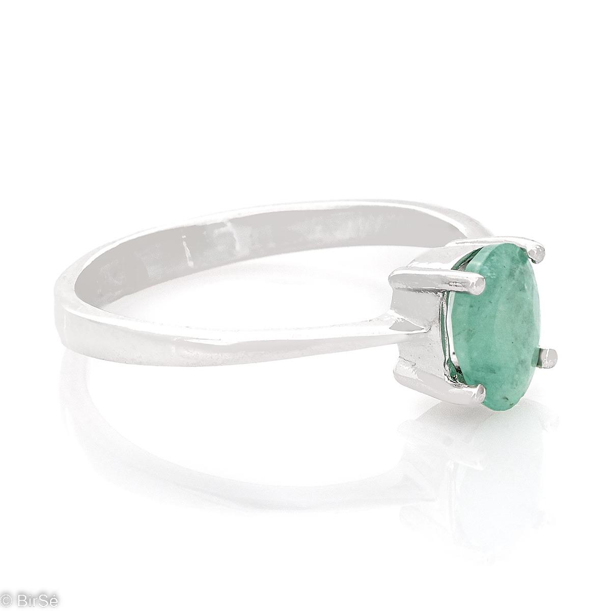 Изящен Сребърен Пръстен с Естествен Изумруд