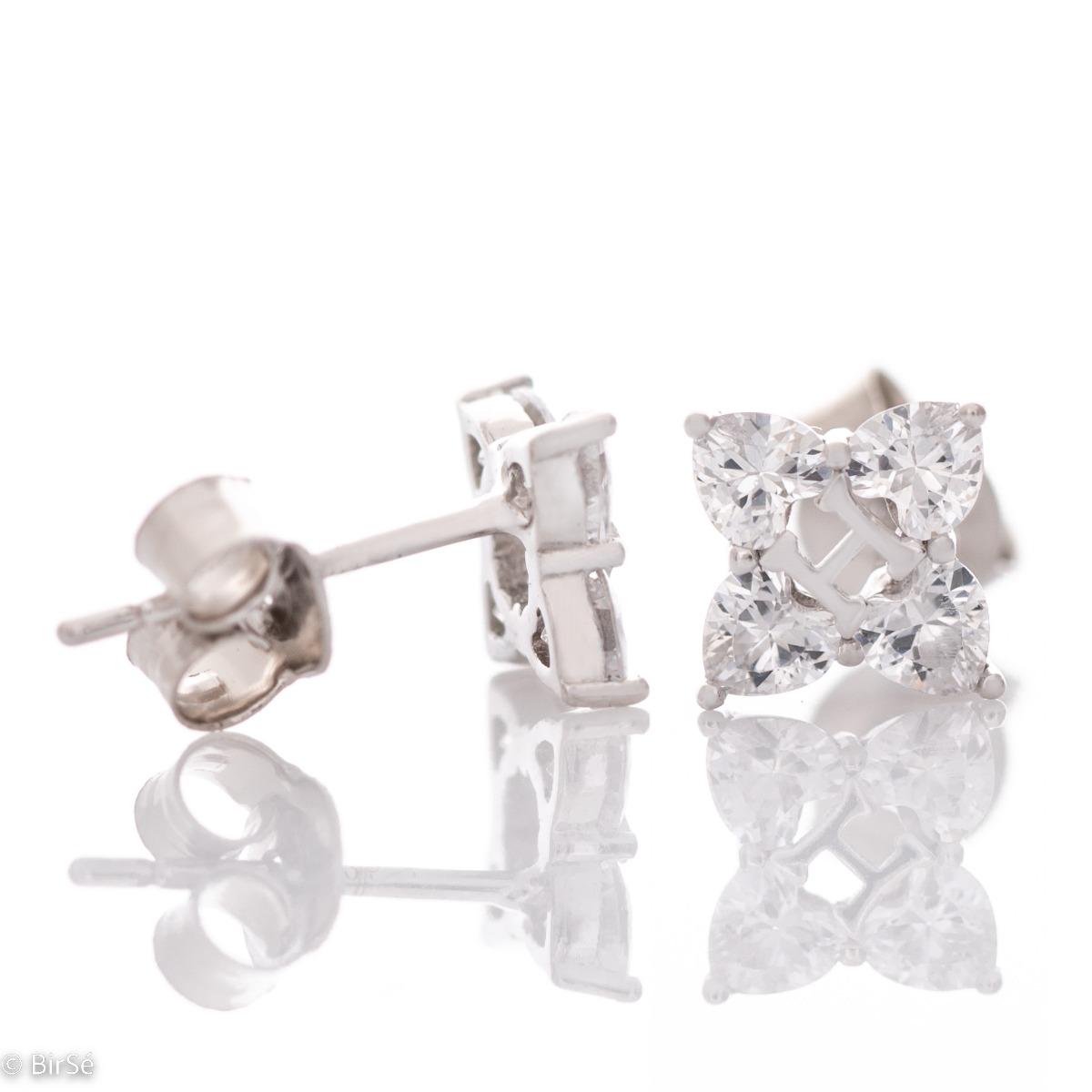 Стилни Обеци от Родирано Сребро с Четири Изящни Сърца от Циркон Образуващи Цвете