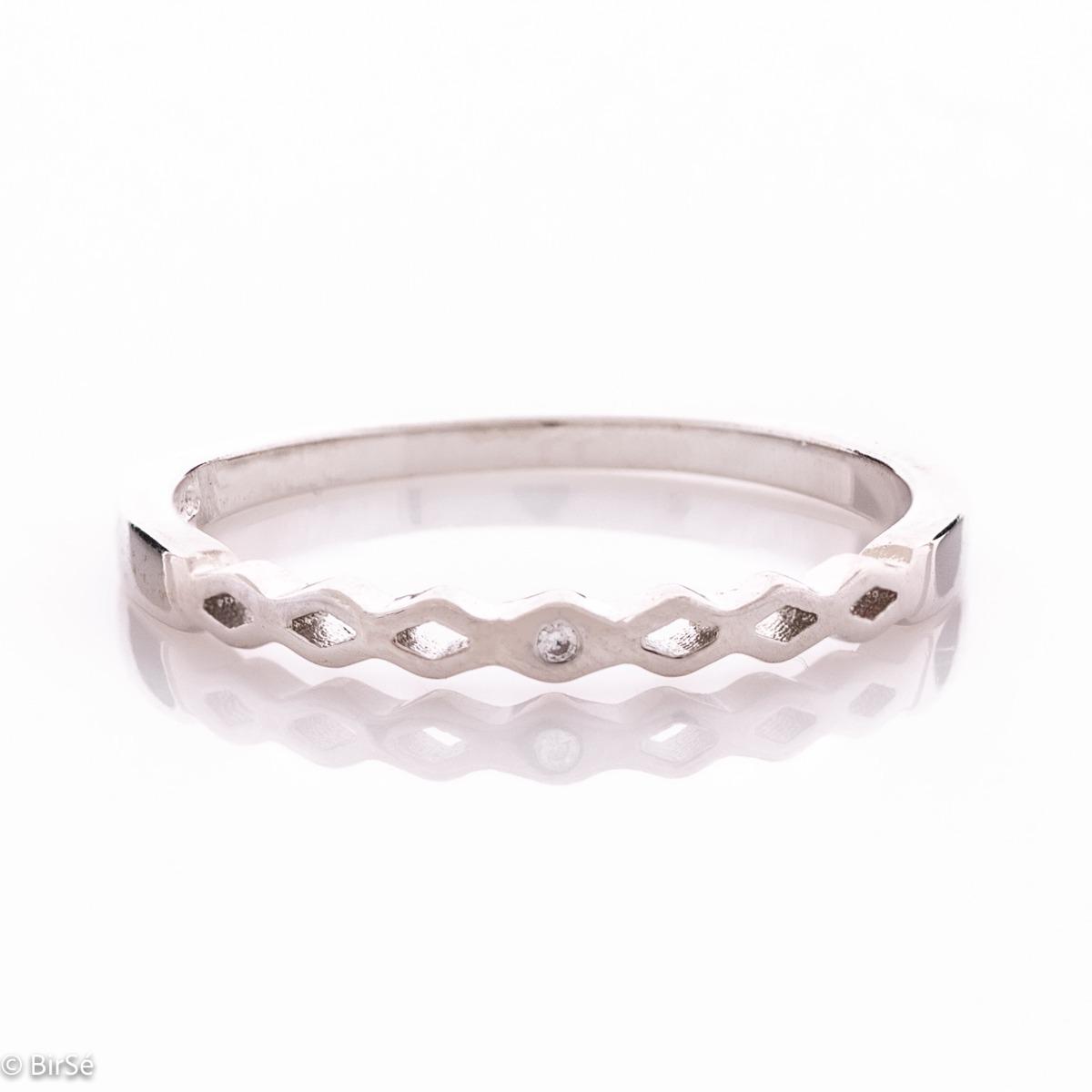 Ефирен Пръстен от Родирано Сребро с Нежни Елементи и Фин Циркон