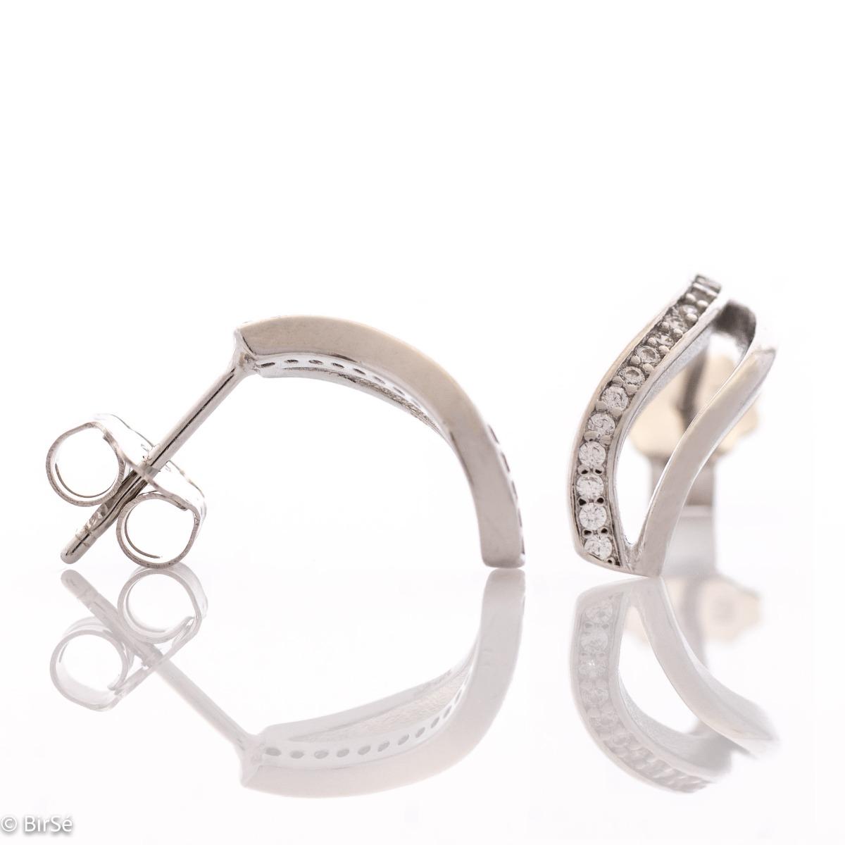 Елегантен Модел на Дамски Обеци от Родирано Сребро и Фини Циркони