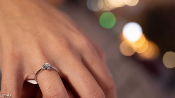 Уникалните годежни пръстени - какво трябва да знаем?