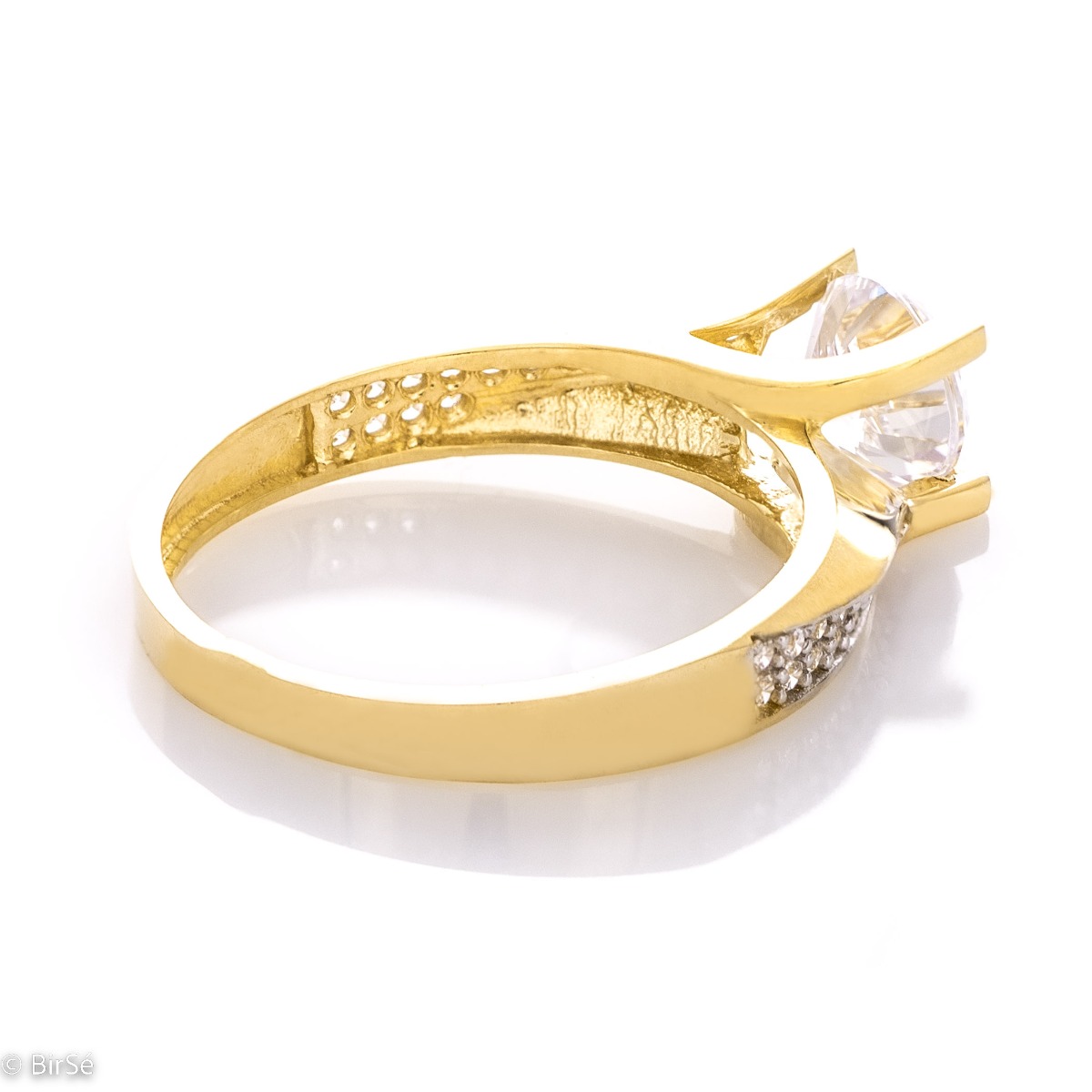 Златен  годежен пръстен 