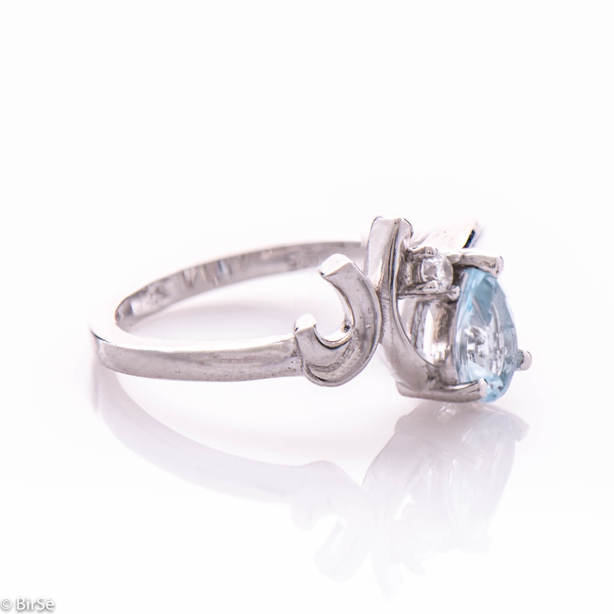 Сребърен пръстен - Естествен син топаз 0,50 ct.
