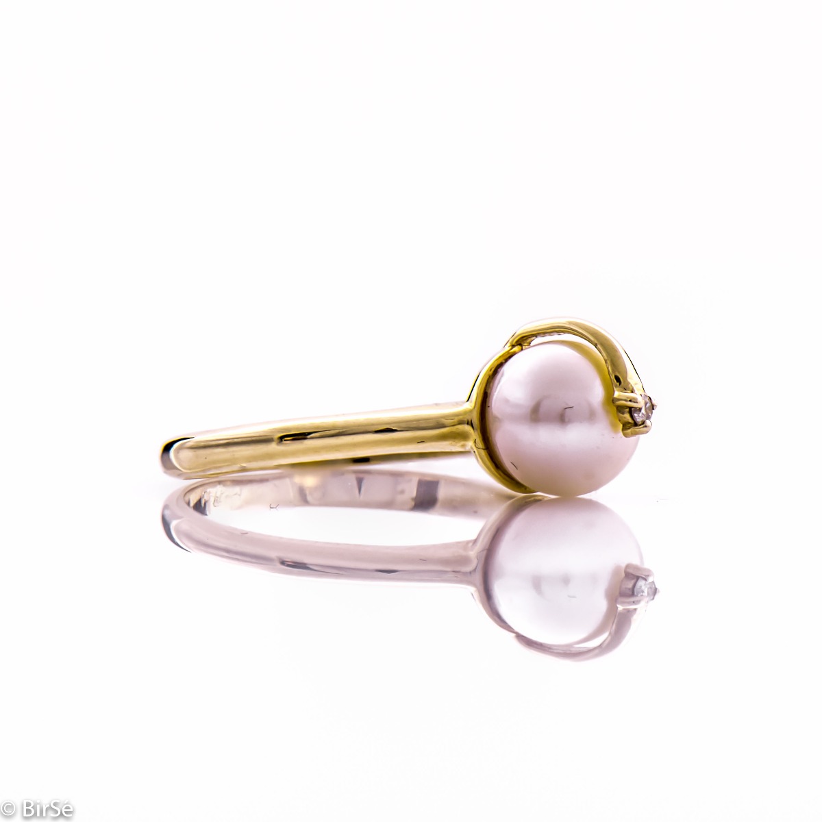 Златен пръстен - Перла с диамант