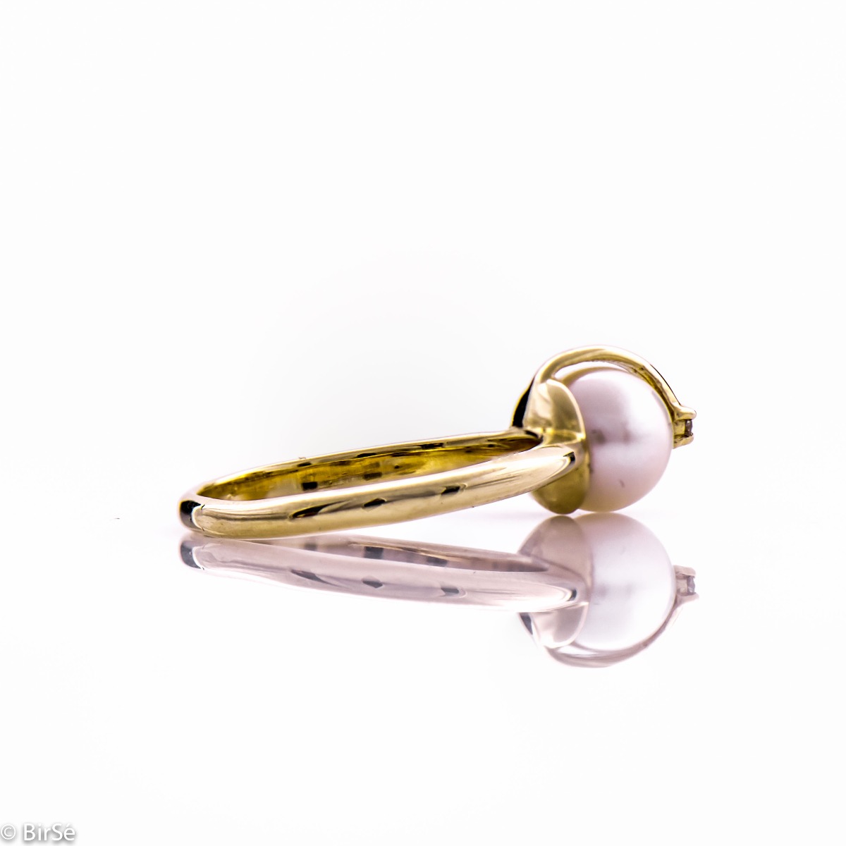Златен пръстен - Перла с диамант
