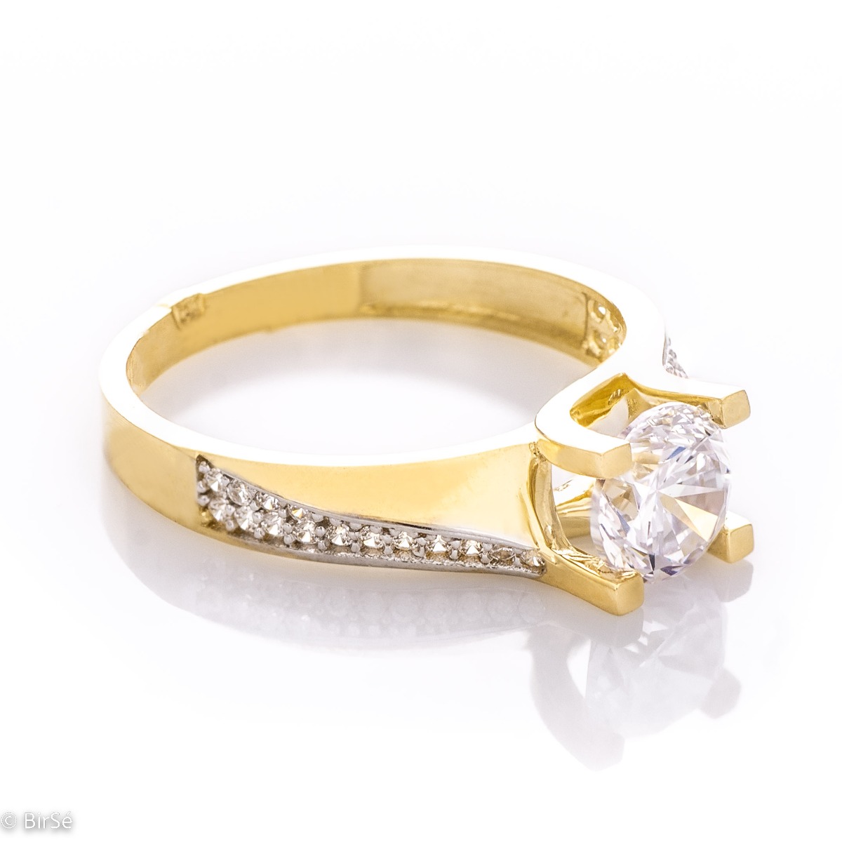 Златен  годежен пръстен 