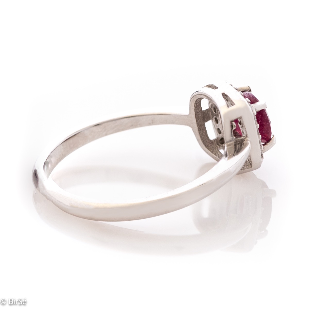 Сребърен пръстен - Естествен рубин 0,65 ct. 