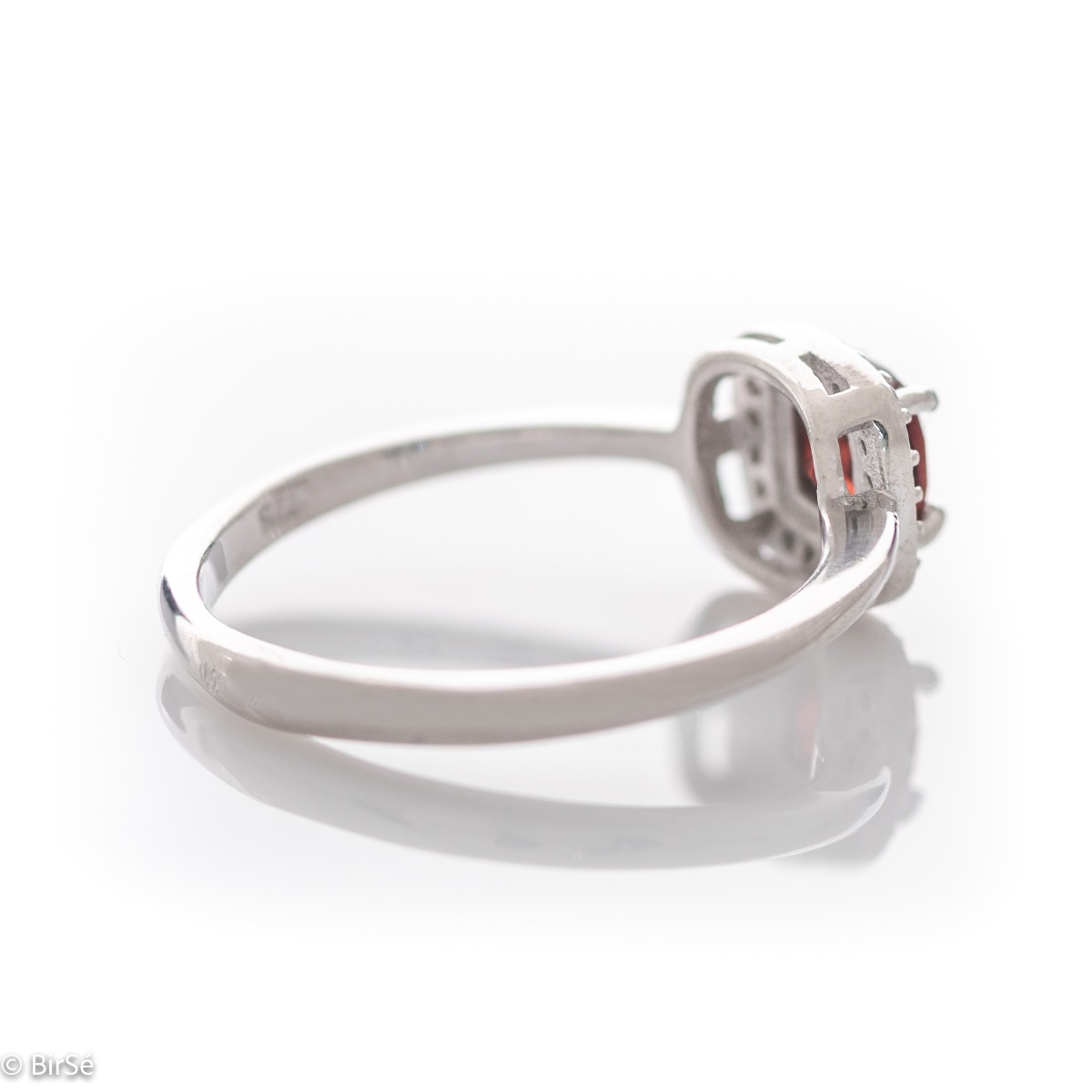 Сребърен пръстен - Естествен Гранат 0,60 ct.