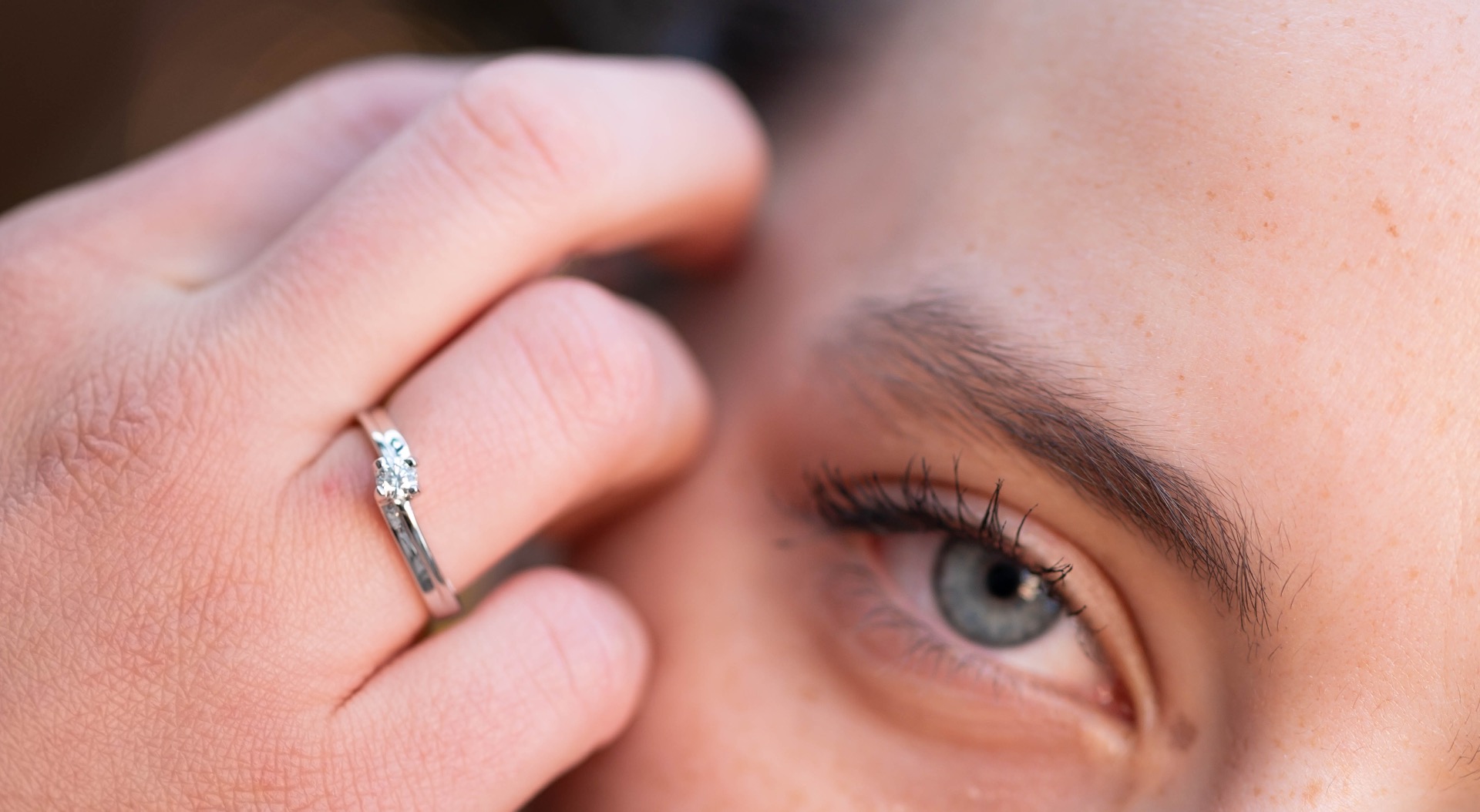 Златен годежен пръстен с диамант - 0,158 ct.