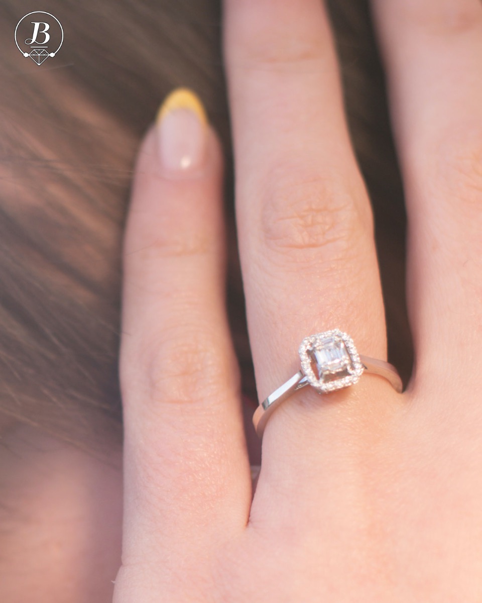 Златен пръстен с диамант 0,15 ct