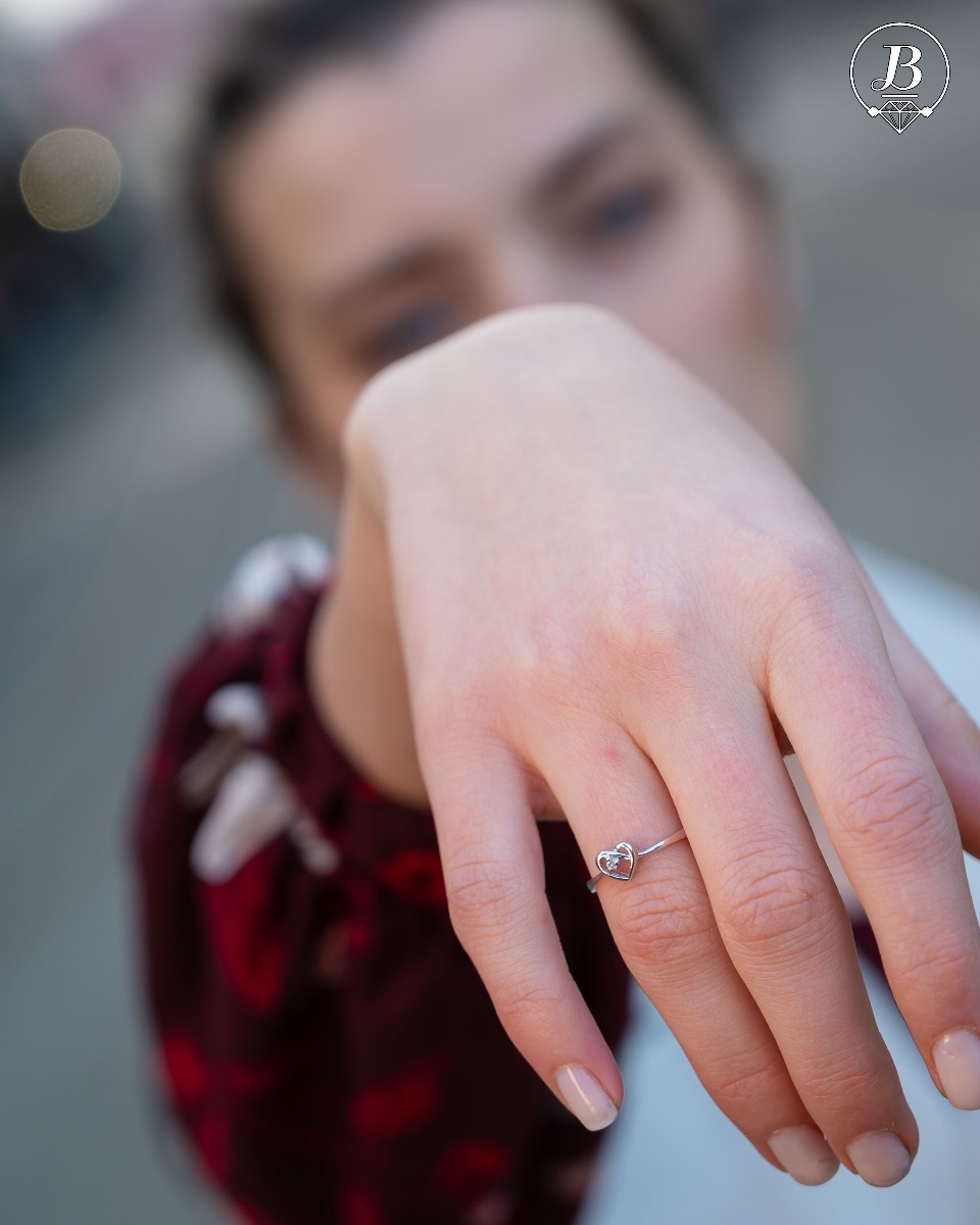 Златен пръстен с диамант - 0,016 ct.