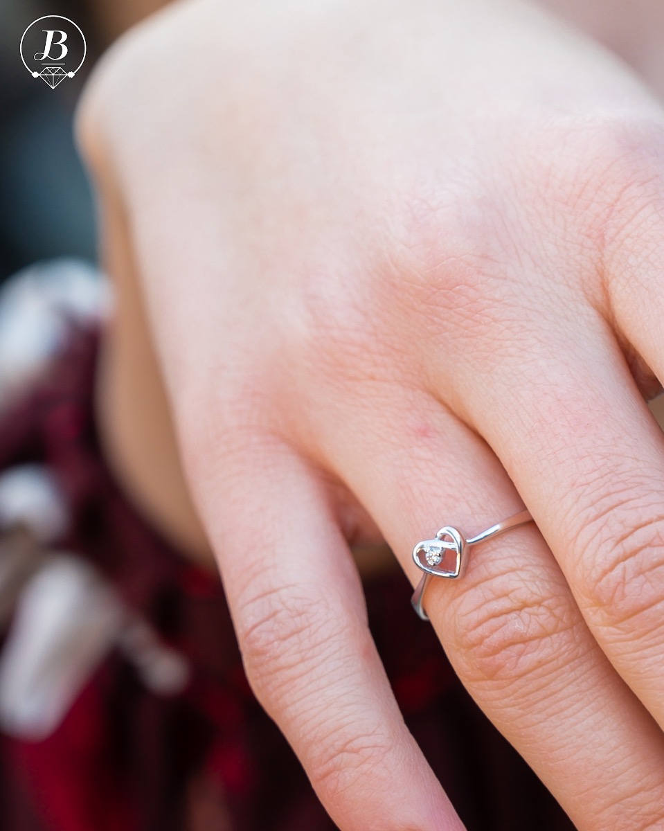 Златен пръстен с диамант - 0,016 ct.
