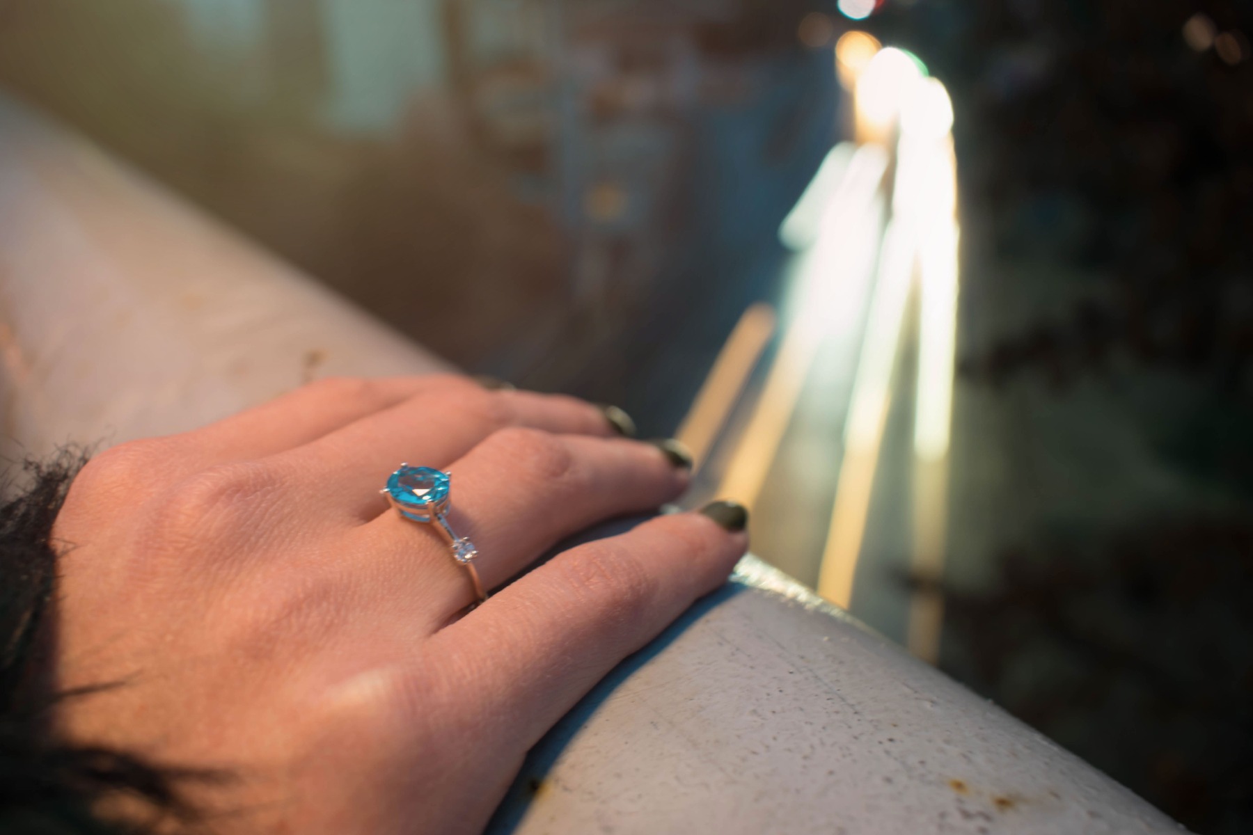 сребърен пръстен със син топаз