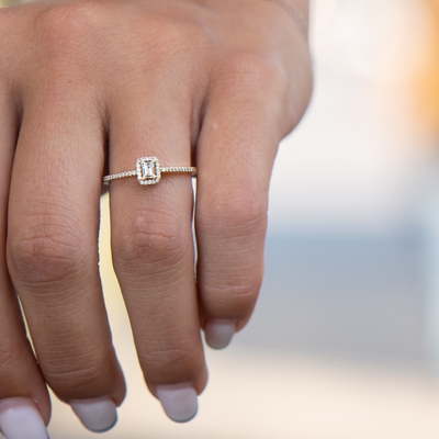 Дамски пръстен с диамант ог жълто злато