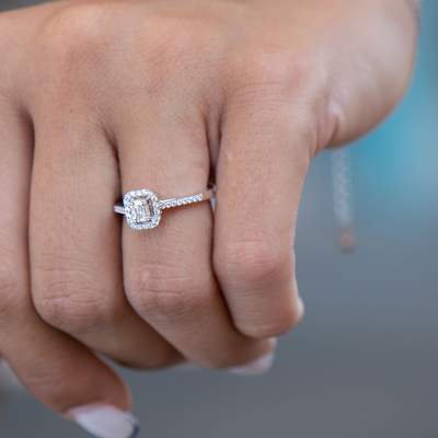 пръстен с диамант