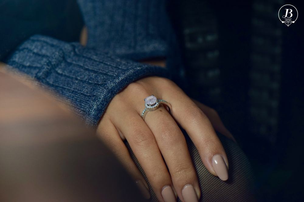 Дамски годежен пръстен с камък