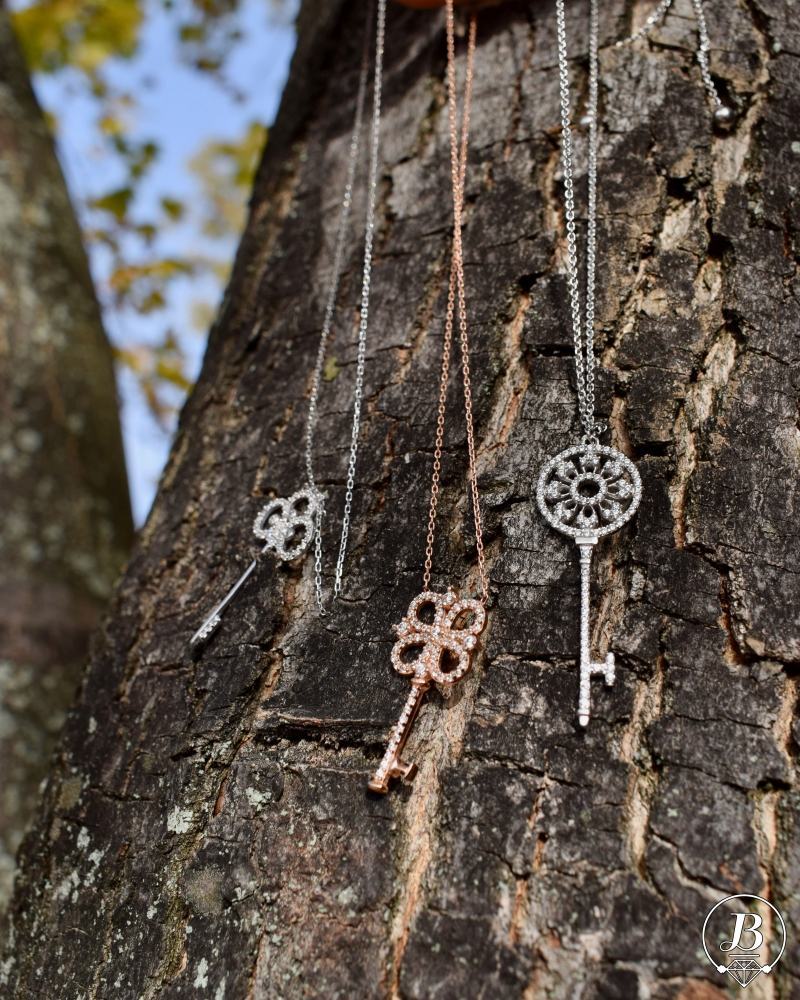 Сребърни колиета клучета